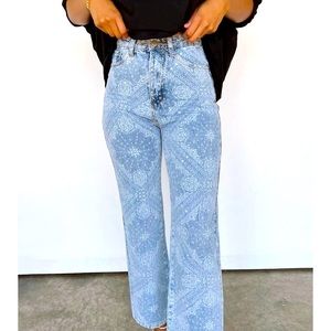 Vestique Jeans//size medium